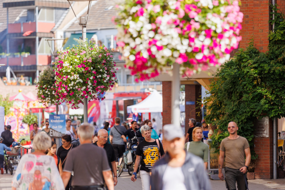 Trödelmarkt und Hansetafel mit verkaufsoffenem Sonntag >  | WfG Emmerich